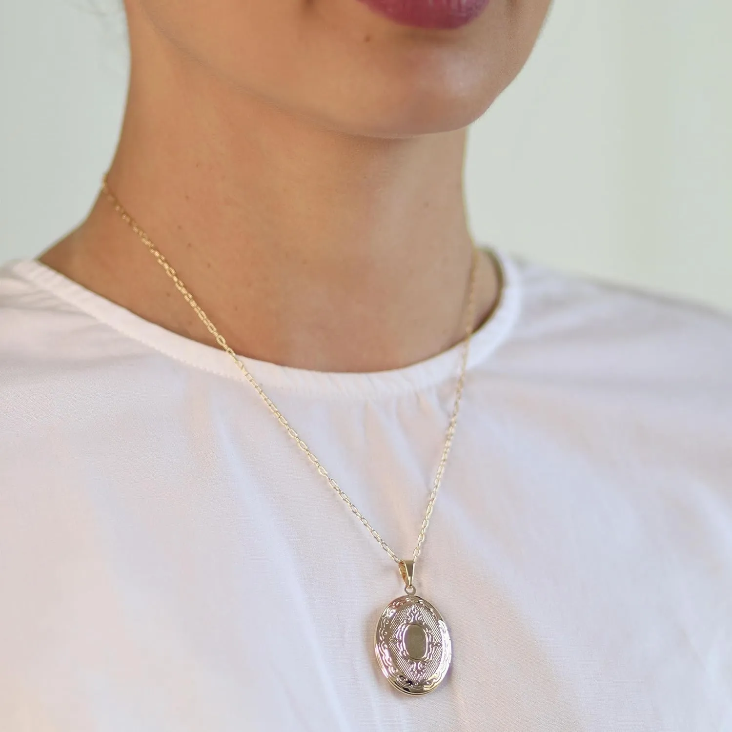 Bling Jewelry Personalized Vintage Antique Style Etched Leaf Scroll Holds Two Memory Photo Picture Oval Locket For Women 18K Gold Plated Customizable Pendant Necklace