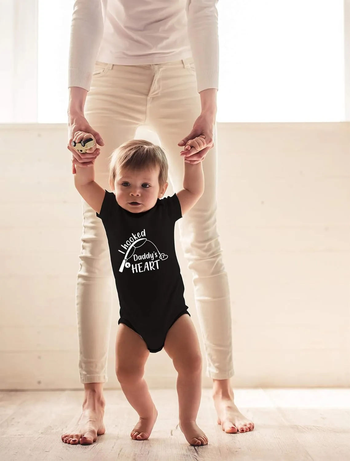 CBTwear I Hooked Daddy's Heart - Baby Clothes - Funny Newborn Bodysuit Outfits for Boys and Girls