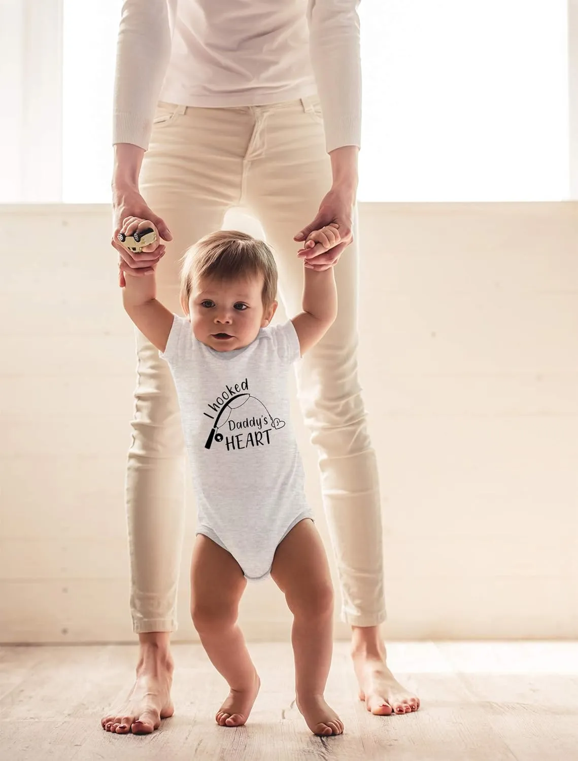 CBTwear I Hooked Daddy's Heart - Baby Clothes - Funny Newborn Bodysuit Outfits for Boys and Girls