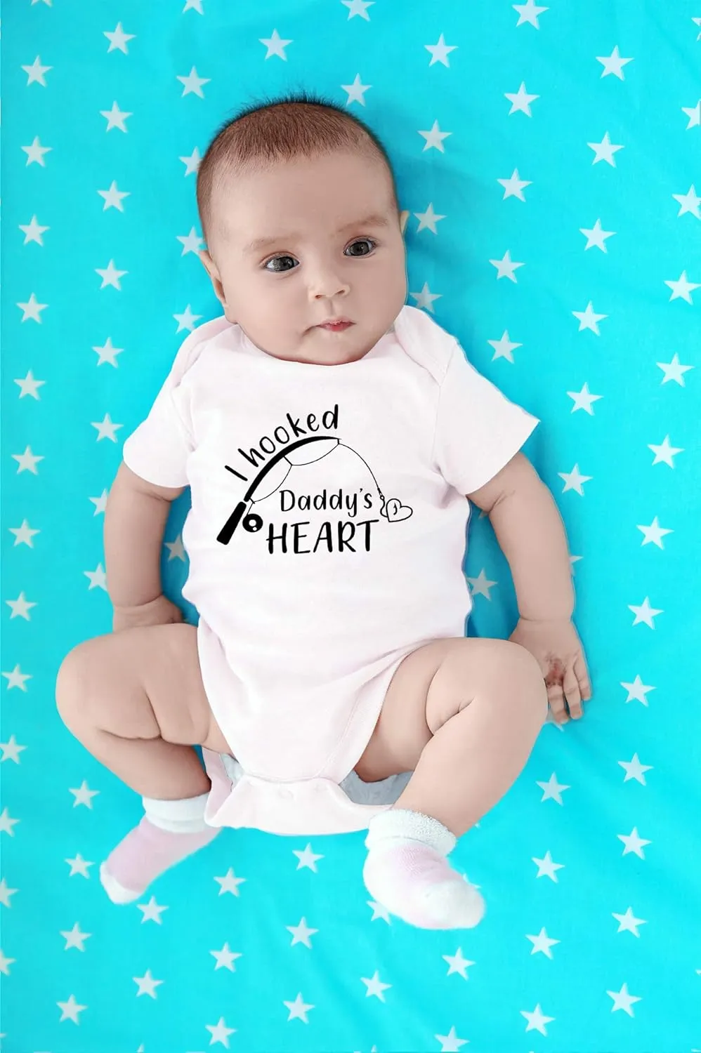 CBTwear I Hooked Daddy's Heart - Baby Clothes - Funny Newborn Bodysuit Outfits for Boys and Girls