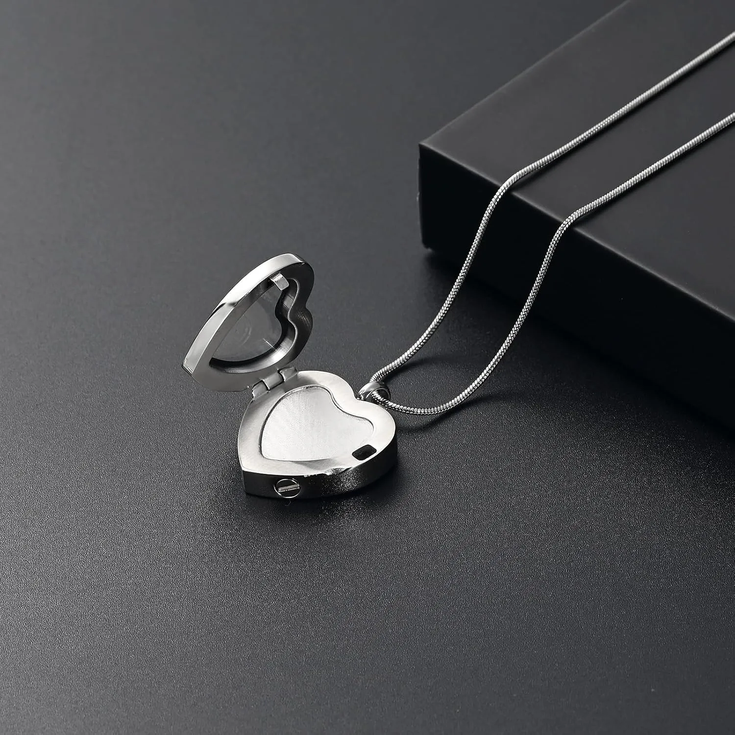 Cremation Jewelry Necklace for Ashes Heart Shaped Memorial Picture Lockets for Ashes Stainless Steel Keepsake Urn Ashes Pendants That Holds Pictures Photo