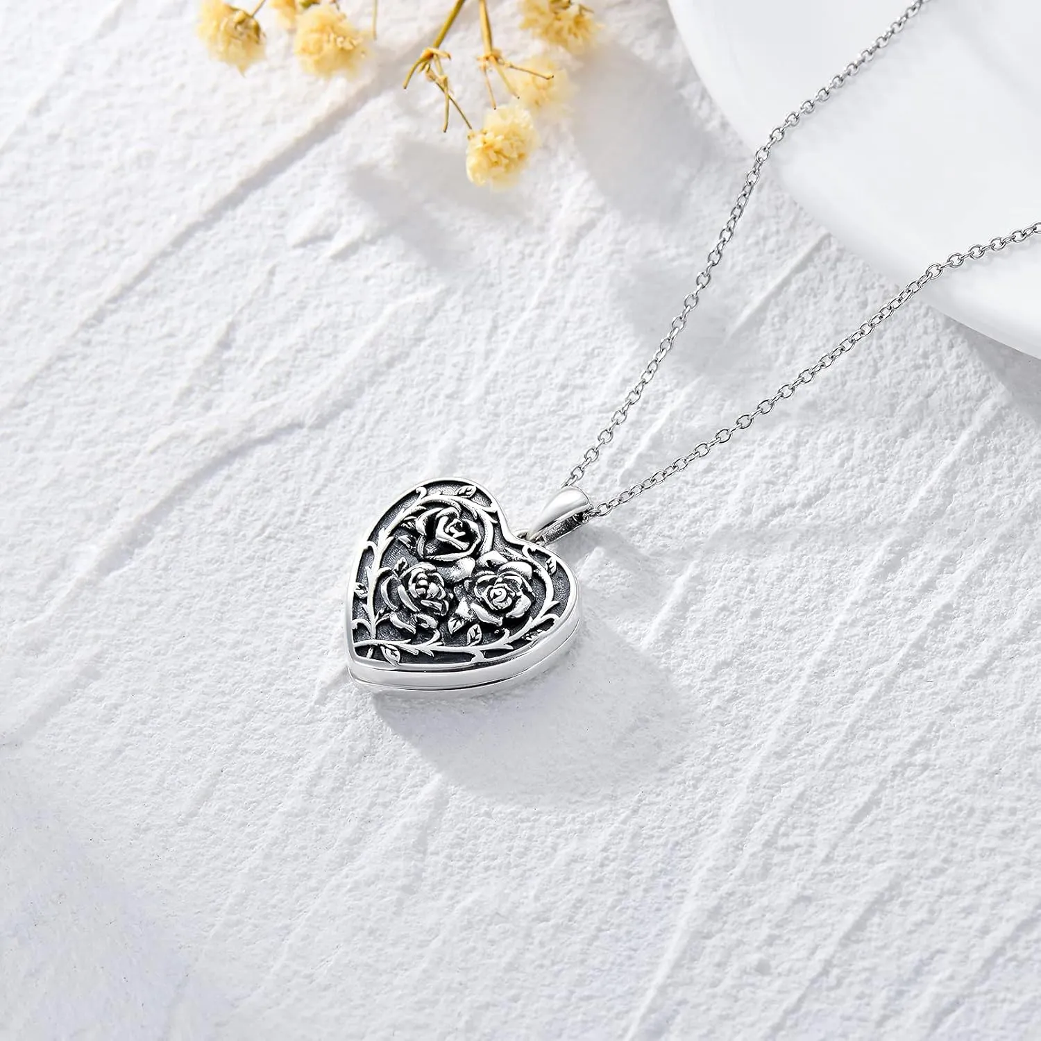 Dorunmo Locket Necklace 925 Sterling Silver Pictures Photo Keep Someone Near to You Custom Lockets Mother's Day Jewelry Personalized Photo Locket Gift