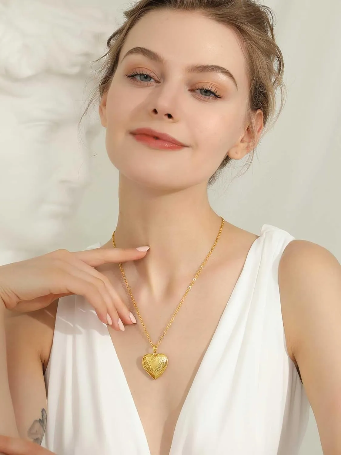 GOLDCHIC JEWELRY Heart Locket Necklace for Women, Personalized Photo Necklaces with Picture Inside, Custom Love Gifts with 18''-20 Inches Chain (Gold, Silver, Rose Gold)