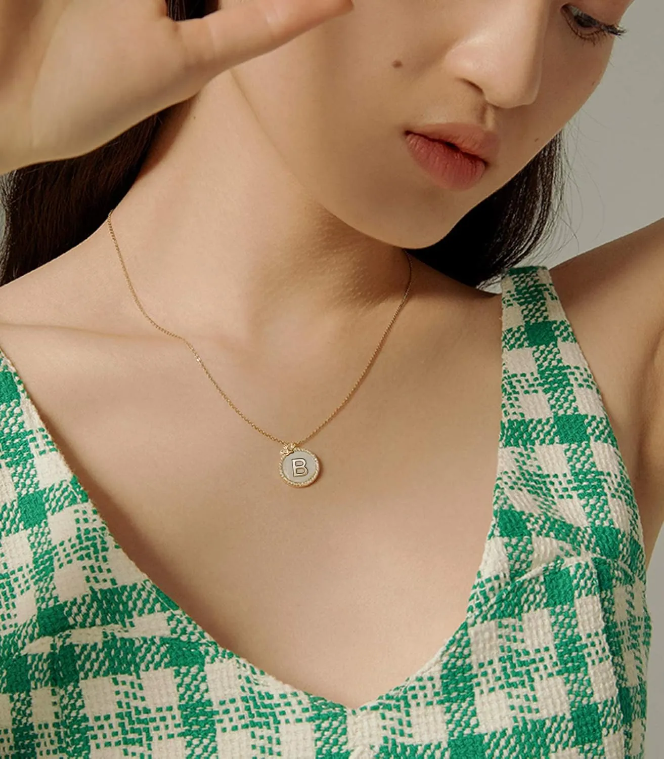 Hutou Gold Initial Necklaces for Women 14K Gold Plated Dainty Letter Chain Necklace Personalized Crown Necklaces for Women