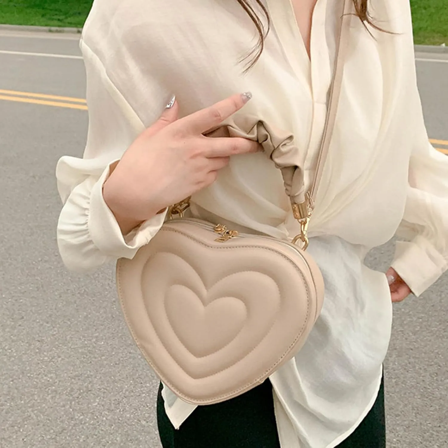 Small Heart Shaped Purse for Women PU Leather Zipper Tote Bag Purse Satchel Cute Crossbody Messenger Handbags