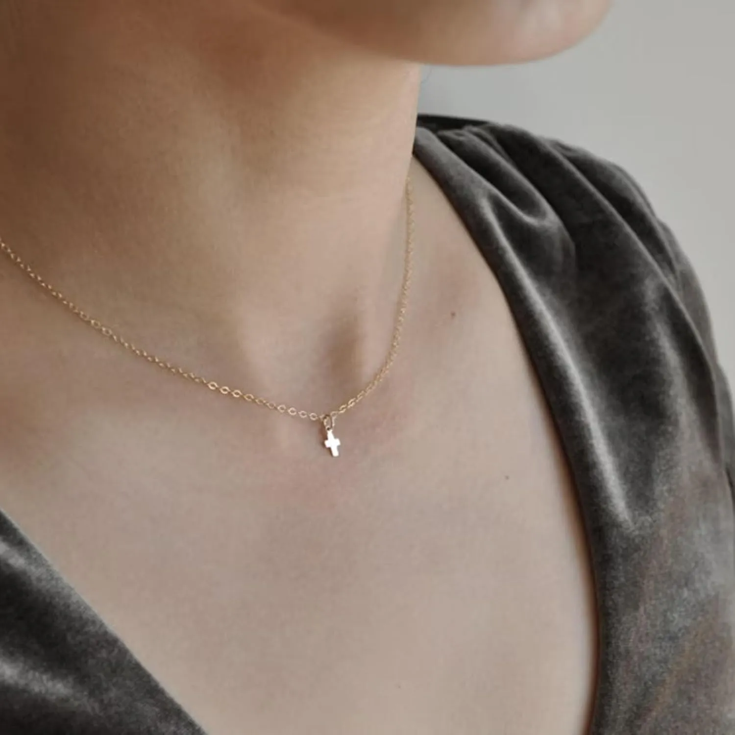 Tasiso Cross Necklace for WomenSmall Cross Necklace 14k Gold Plated Tiny Cross Pendant Choker Necklaces Simple Gold Cross Necklaces for Women Cute Aesthetic Necklaces Dainty Jewelry for Women Girls