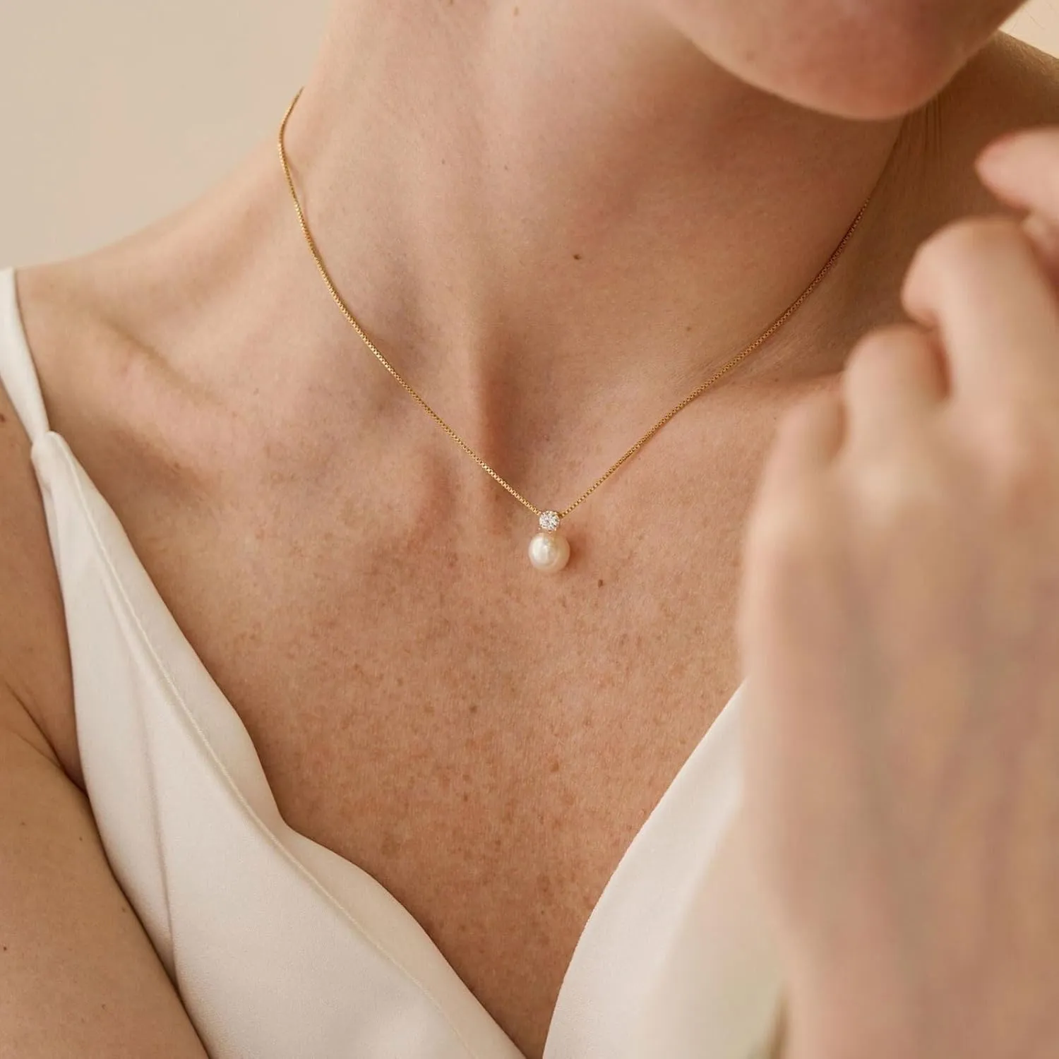 VRIUA Pearl Necklaces for Women - 14k Gold Plated Dainty Gold Pearl Necklace Simple Everyday Minimalist Necklaces for Women