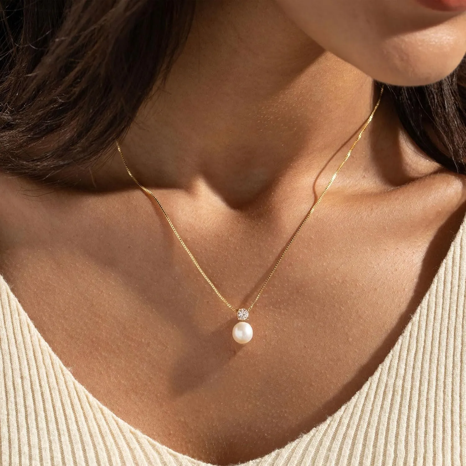 VRIUA Pearl Necklaces for Women - 14k Gold Plated Dainty Gold Pearl Necklace Simple Everyday Minimalist Necklaces for Women